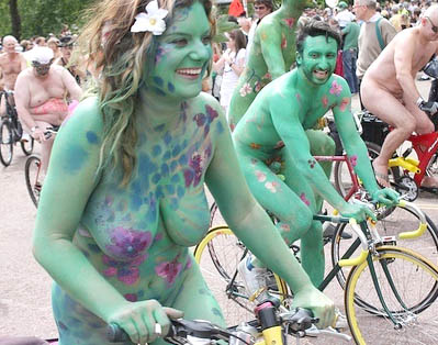 ciclistas-desnudos-1