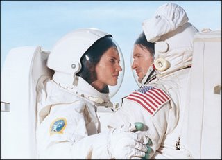 Cara a cara... también los gorilas 2 sex_in_space_2.jpg