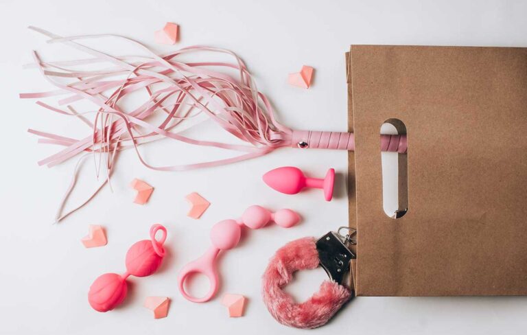 ¿Qué accesorios eróticos puedes incluir en tu maleta de mano?