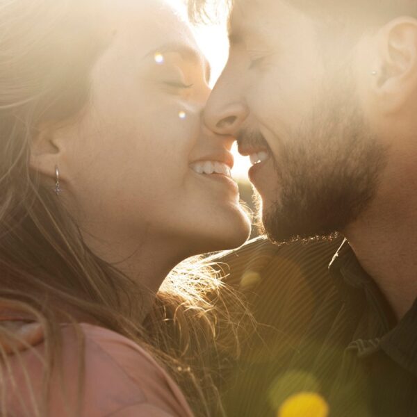 El 72% de los españoles considera clave el primer beso para continuar una relación